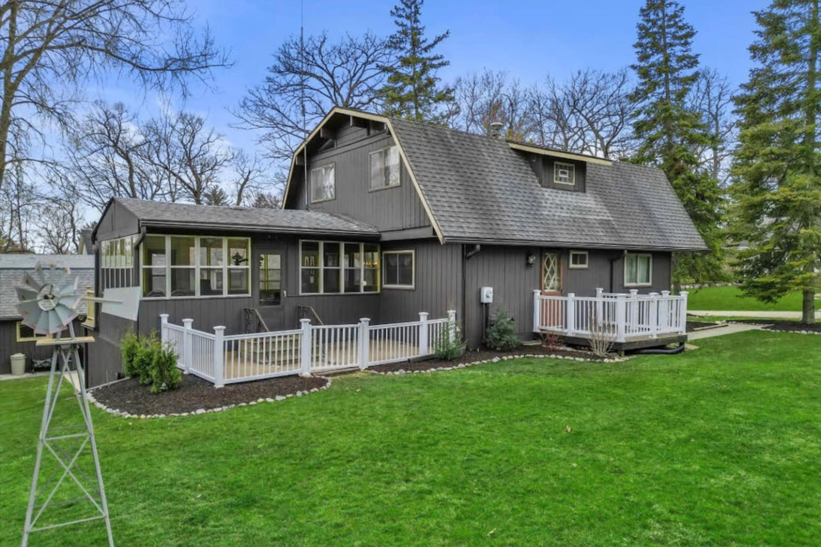Large Lake Geneva vacation rental house with game room that sleeps 16
